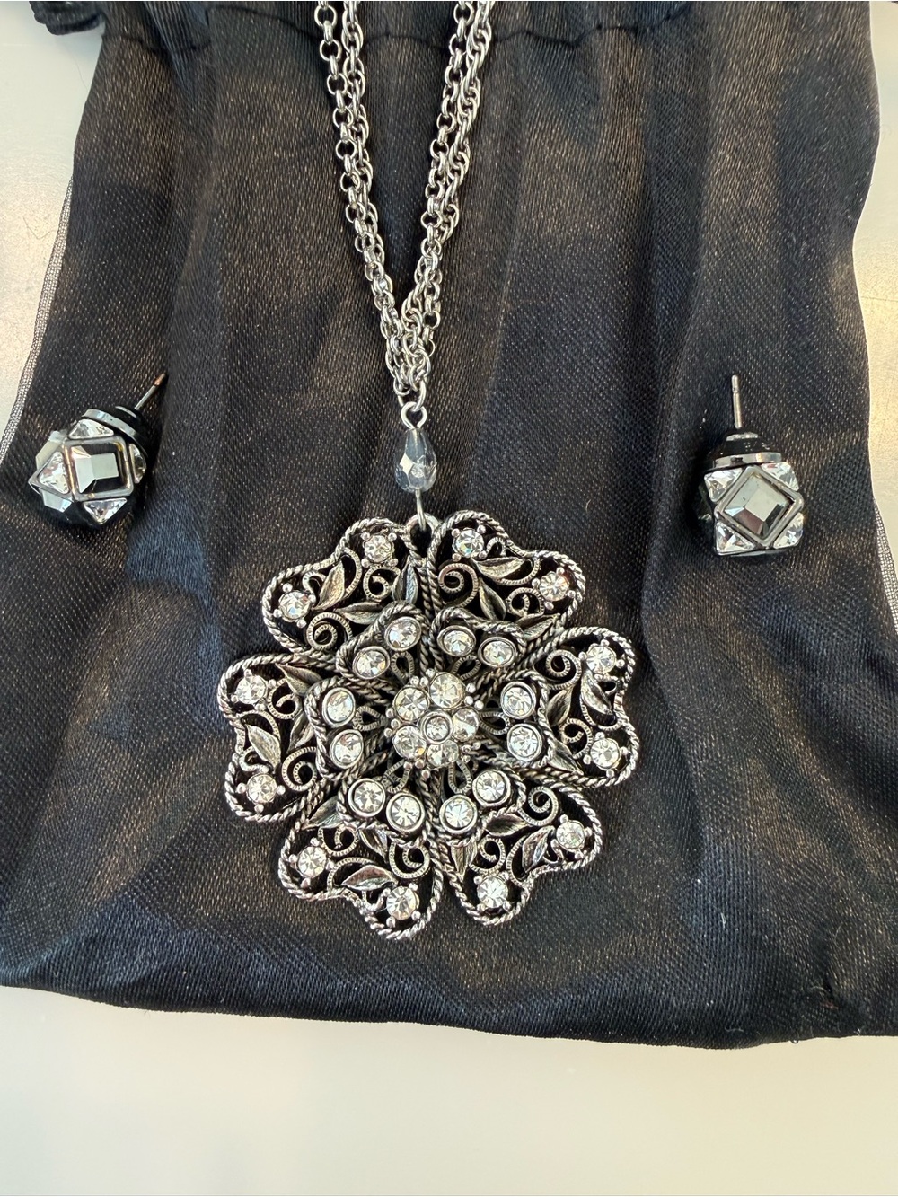 Vintage-Style Silver Filigree Crystal Flower Necklace and Stud Earrings Set